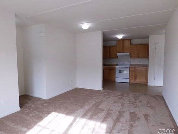 4th image of 465 New Hwy APT B3