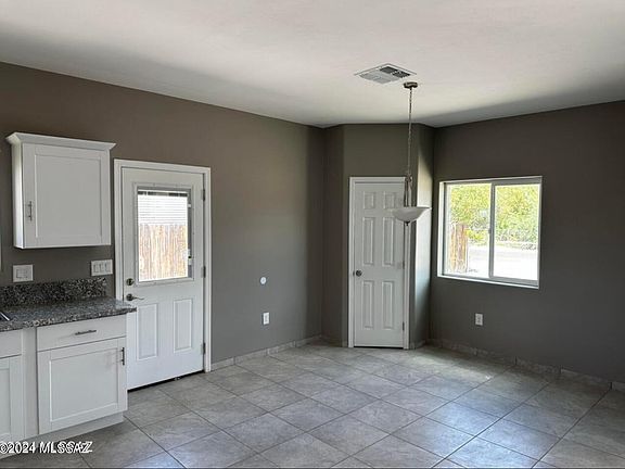 3rd image of 701 E Calle Antonia