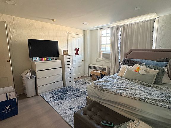 5th image of 102 School Ln APT 4