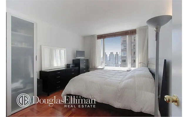 Rented by Douglas Elliman | media 14