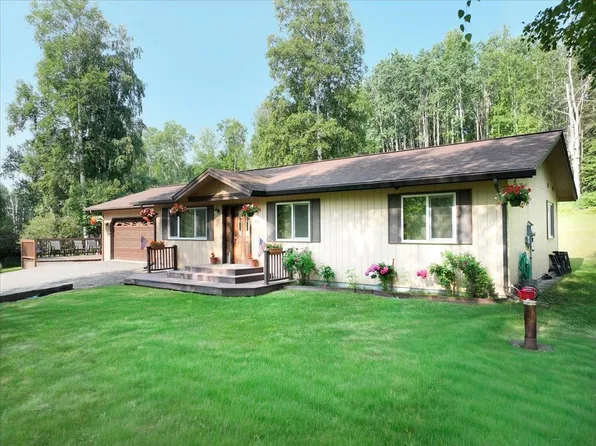 882 Senate Dr, Fairbanks, AK 99712