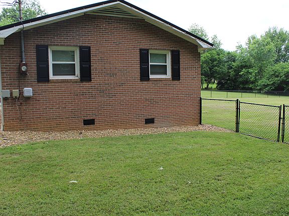 3rd image of 148 New Salem Dr