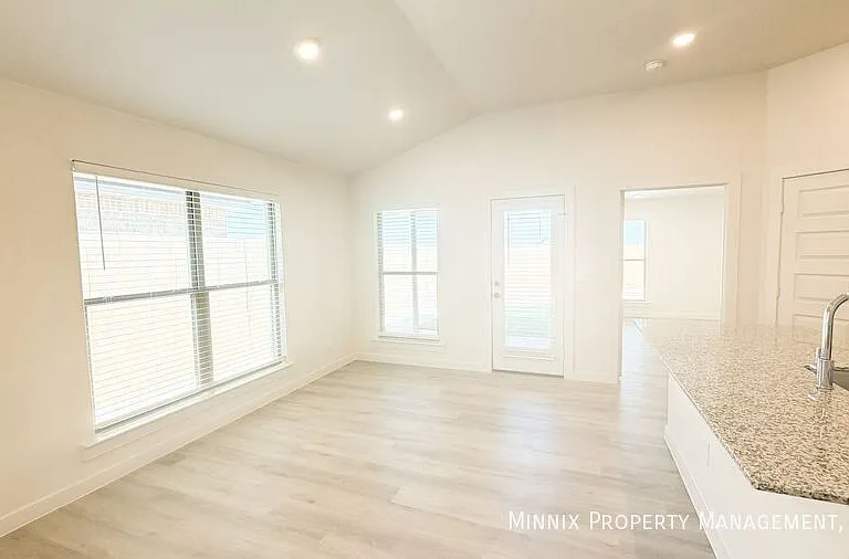1208 Cottonwood Ave — Photo 7