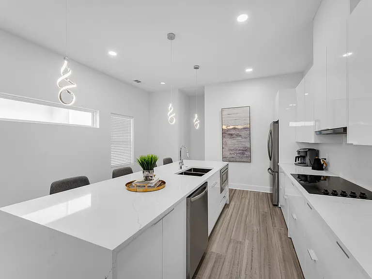 2423 Crossman Ave — Photo 15