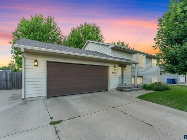 5705 S Southwind Ave, Sioux Falls, SD 57106
