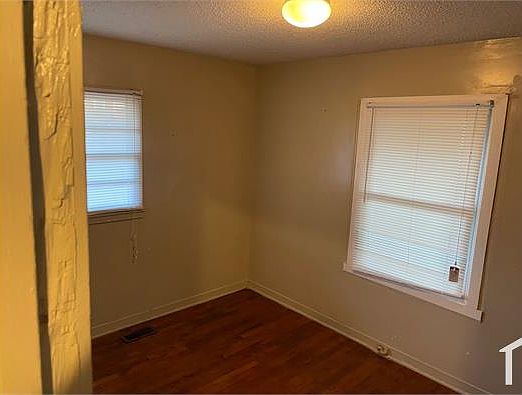 3rd image of 216 W Campanella Dr
