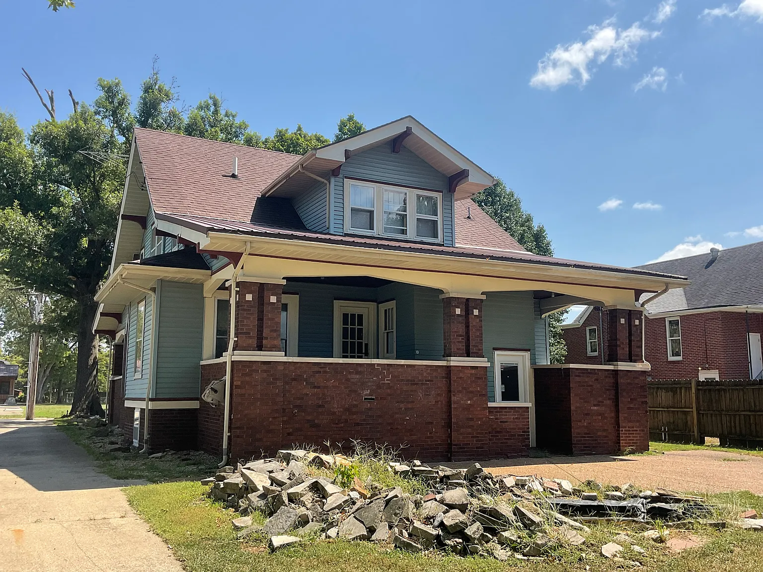 4 bed, 2223 sqft, $1,600 — Photo 1