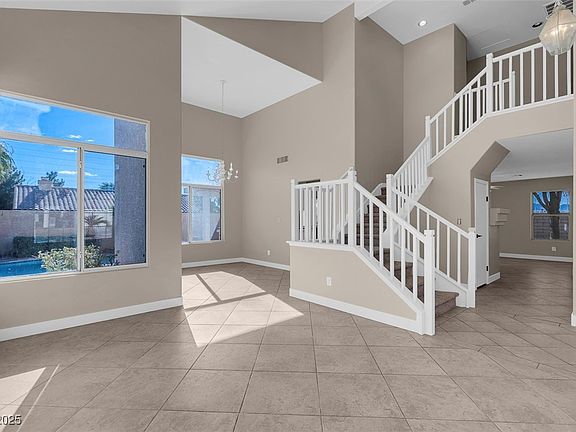 3rd image of 421 Flores Cir