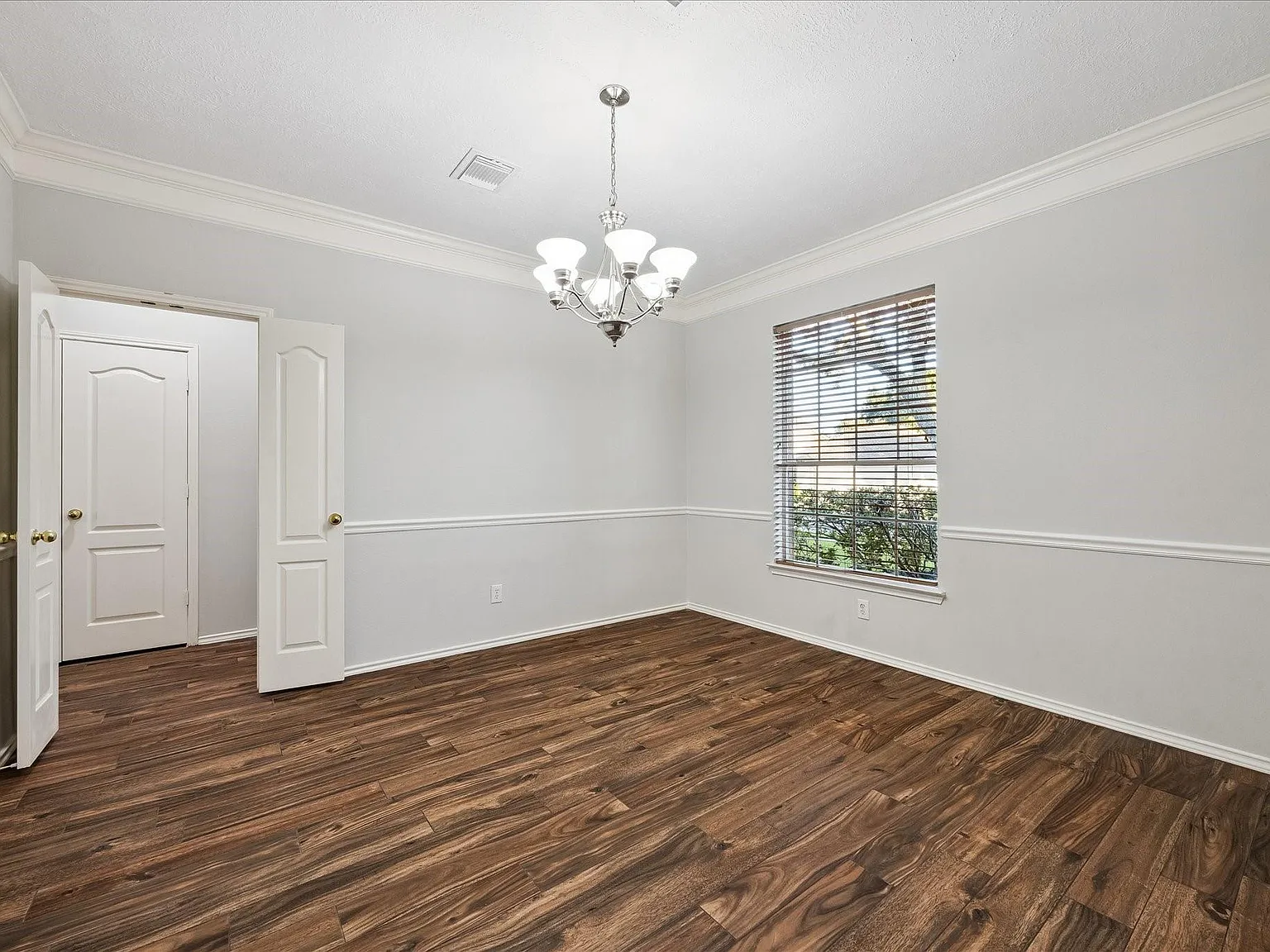 4 bed, 2.5 bath, 3266 sqft, $3,000 — Photo 4