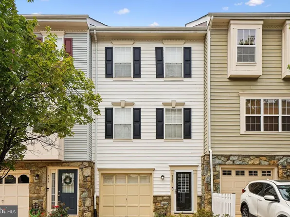 113 Meadows Ln, Alexandria, VA 22304