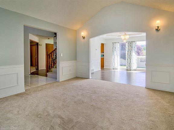 5th image of 1823 S Timberlane Dr