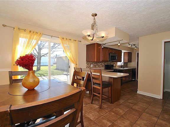 5th image of 30940 Willowick Dr
