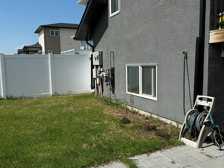 208 Barrett St — Photo 32