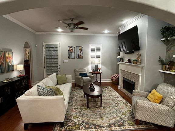 3rd image of 114 Laurel Grove Blvd