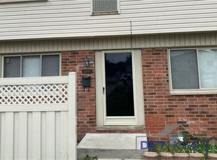 24977 Mayfair St, Flat Rock, MI 48134