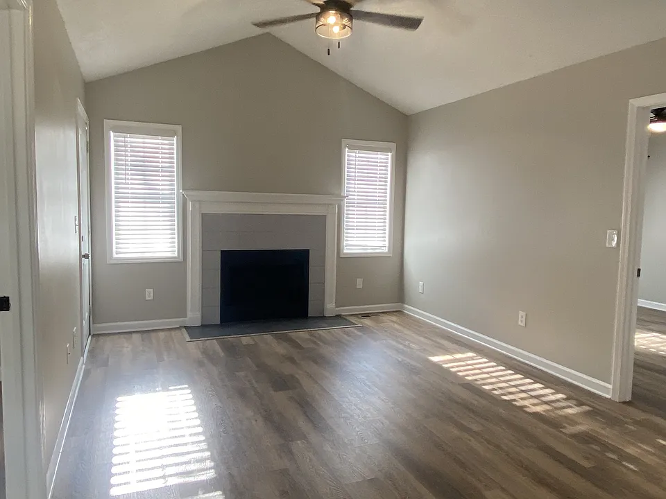 145 Viking Dr #15