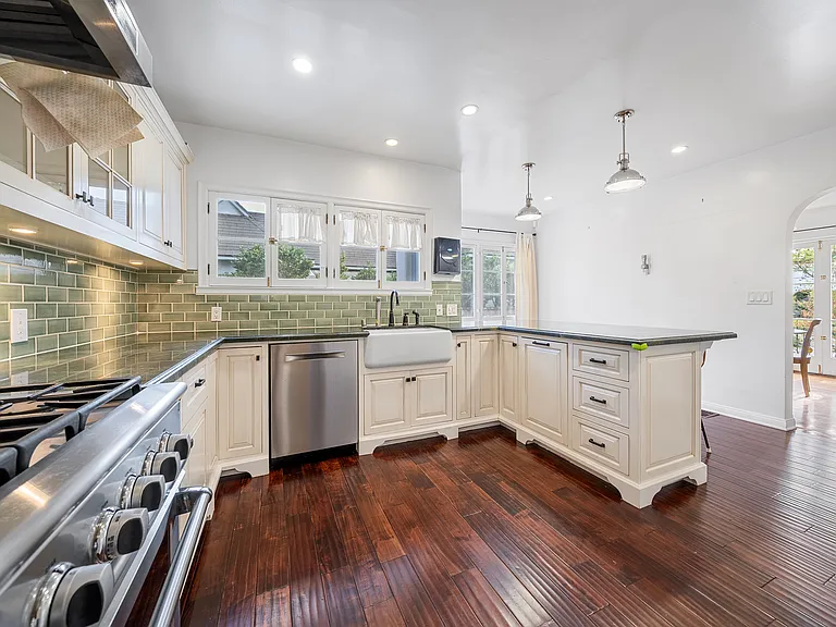 408 N Story Pl — Photo 13