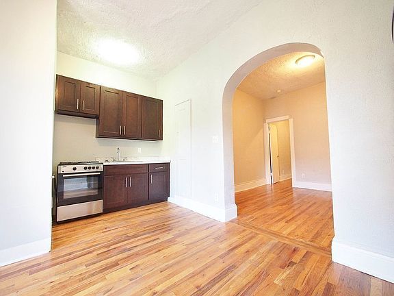 2nd image of 799 Putnam Ave #2
