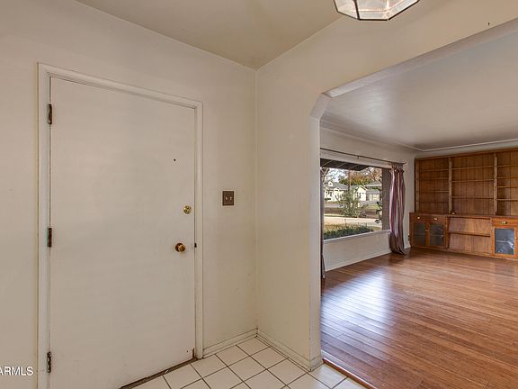 3rd image of 3809 E HIGHLAND Avenue