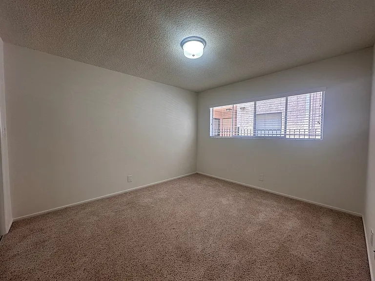 1226 McClellan Dr — Photo 15