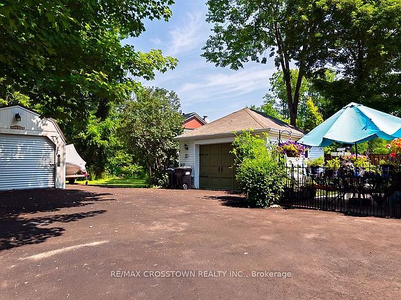 5th image of 66 Maple St