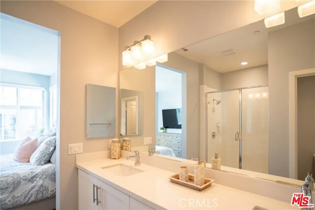 4 bed, 3.5 bath, 2295 sqft, $5,500 — Photo 3