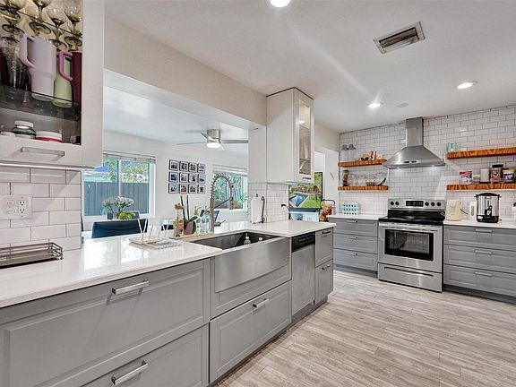 4th image of 3980 N 67th Avenue