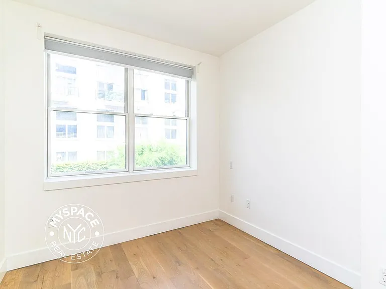 87 Montrose Ave #2R — Photo 7