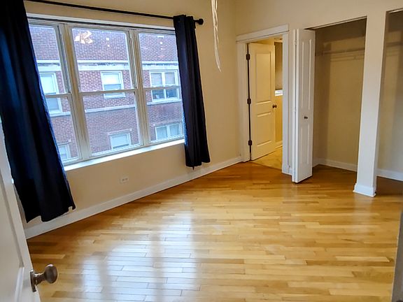 3rd image of 1332 W Greenleaf Ave APT 3A