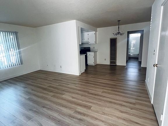 3rd image of 2321 N Niagara St APT A
