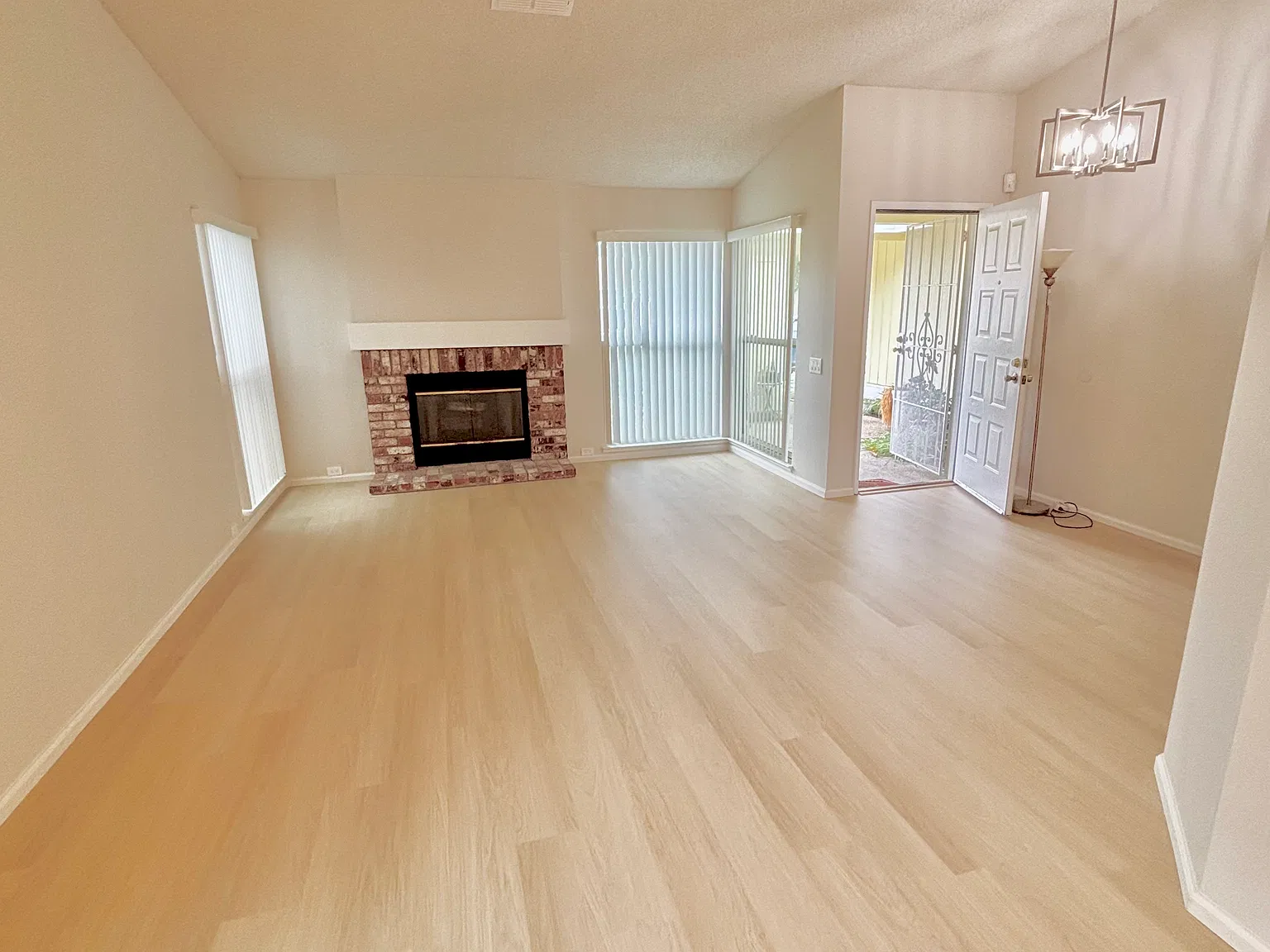 3 bed, 1614 sqft, $3,000 — Photo 4