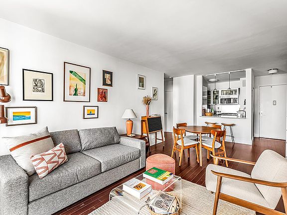 4th image of 212 E 47th St APT 31E