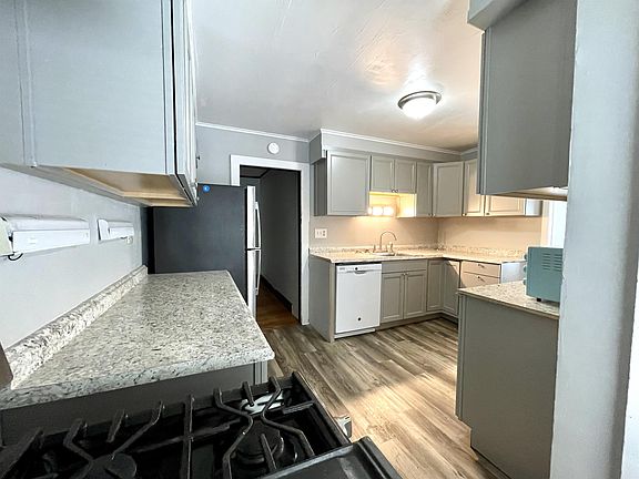 5th image of 15 Tompkins St APT 1