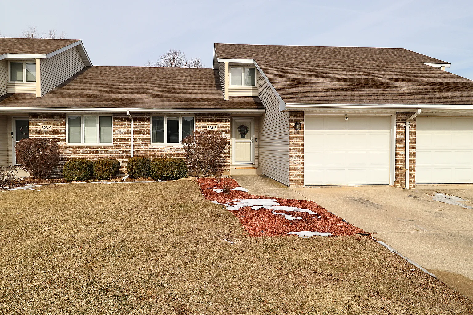 323 Vista Ct Unit B photo 1