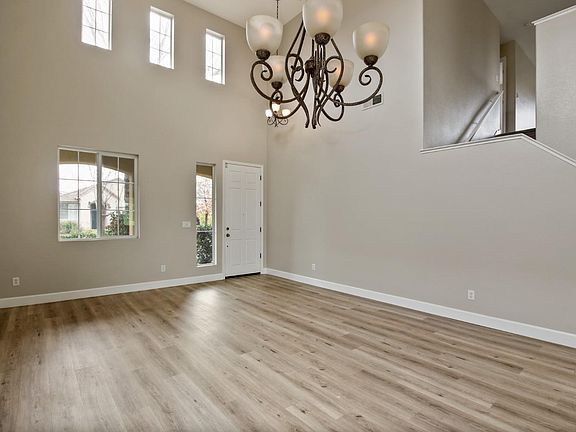 3rd image of 1249 Regent Cir