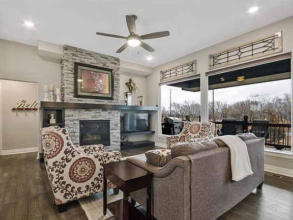 5th image of 2946 N Woodridge St