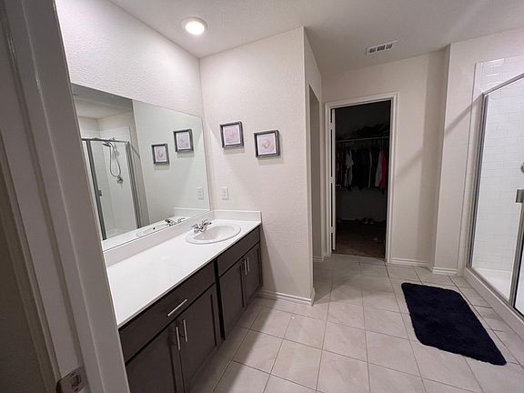 3rd image of 901 Cottonwood Way