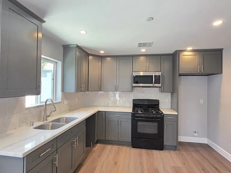 8156 Potter Ave — Photo 3