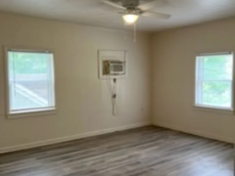 204 W Jefferson St — Photo 3