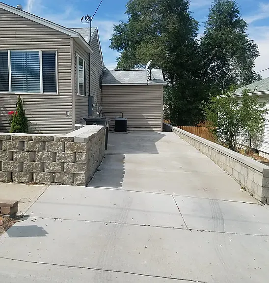 820 Walnut St — Photo 2