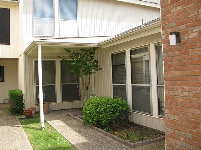 1st image of 716 Carriage Way
