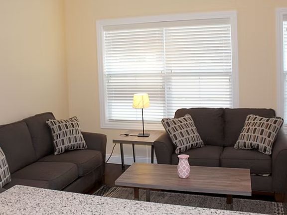 4th image of 710 W Green St #201