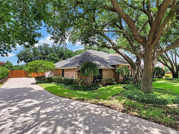 3rd image of 3913 Ashbury Ln