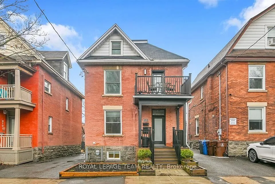 212 Flora St #1