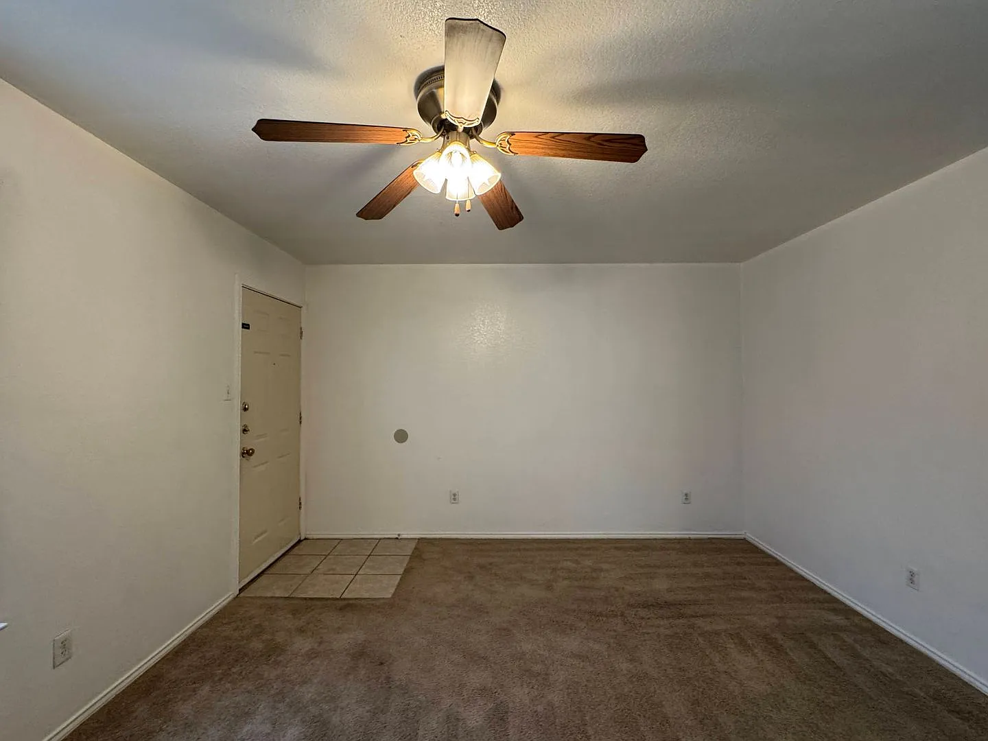 1902 Windward Dr — Photo 2
