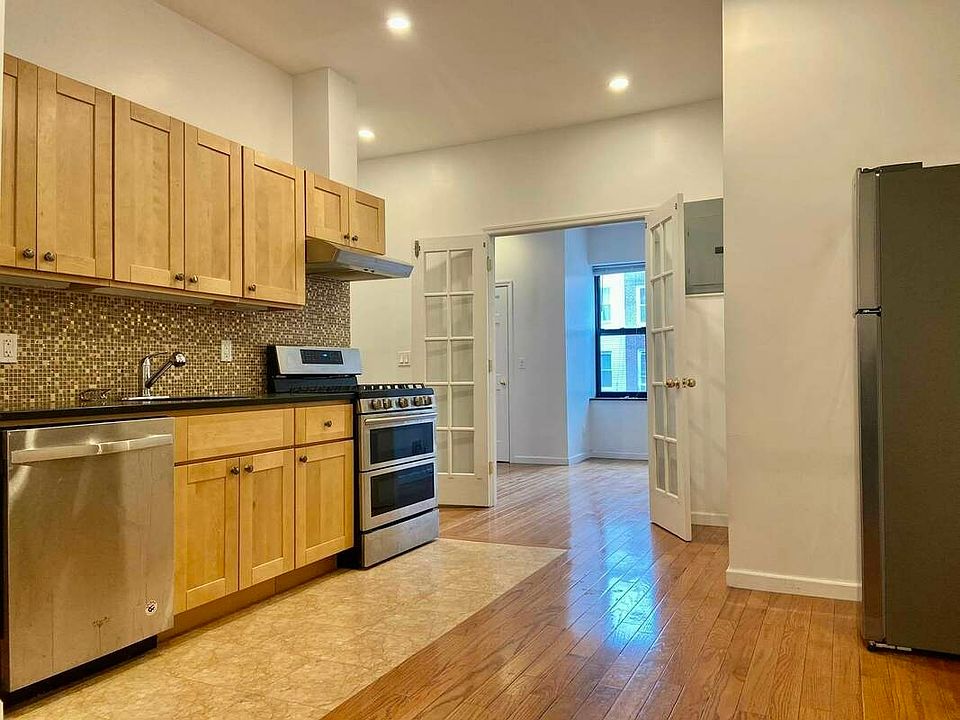 1st image of 28 Graham Ave #1