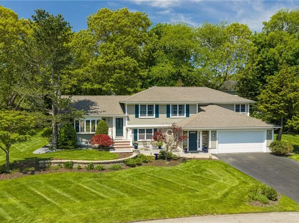 31 Meadowbrook Dr, Barrington, RI 02806