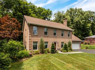 39 Glenbrook Dr, Grove City, PA 16127