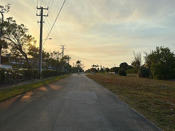 4th image of 198 NW 67th St