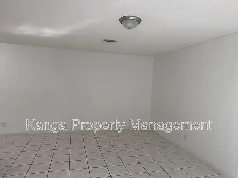 2 bed, 1.5 bath, 864 sqft, $1,900 — Photo 4